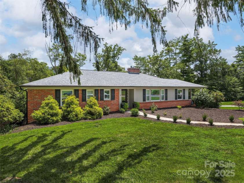 8 Bevlyn Drive, Asheville, NC 28803.  MLS# CAR4284640, YatesRealty ID 34228. 