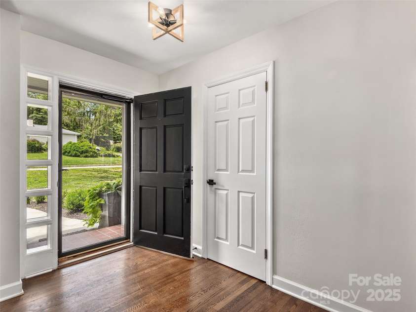 8 Bevlyn Drive, Asheville, NC 28803.  MLS# CAR4284640, YatesRealty ID 34228. 