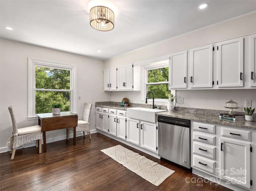 8 Bevlyn Drive, Asheville, NC 28803.  MLS# CAR4284640, YatesRealty ID 34228. 