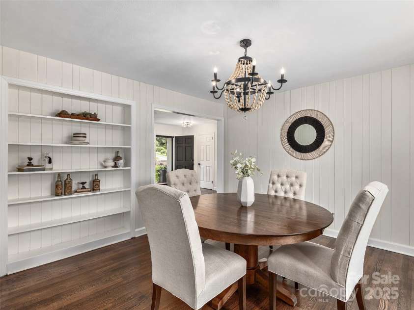 8 Bevlyn Drive, Asheville, NC 28803.  MLS# CAR4284640, YatesRealty ID 34228. 