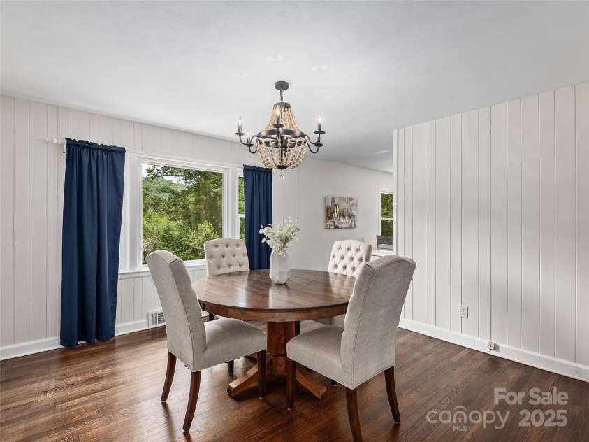 8 Bevlyn Drive, Asheville, NC 28803.  MLS# CAR4284640, YatesRealty ID 34228. 