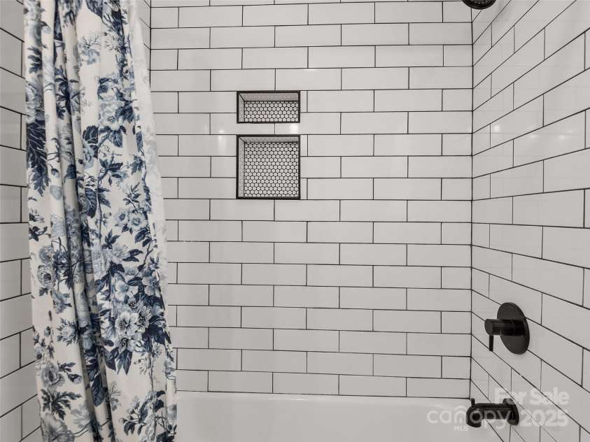 8 Bevlyn Drive, Asheville, NC 28803.  MLS# CAR4284640, YatesRealty ID 34228. 