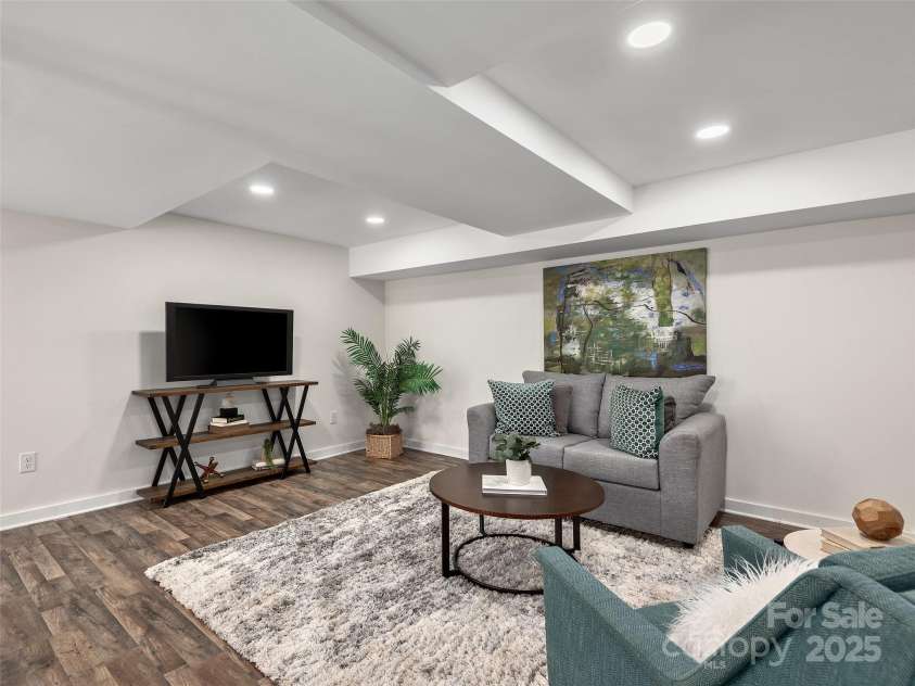 8 Bevlyn Drive, Asheville, NC 28803.  MLS# CAR4284640, YatesRealty ID 34228. 