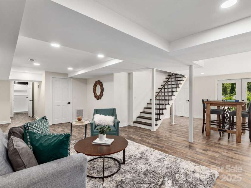 8 Bevlyn Drive, Asheville, NC 28803.  MLS# CAR4284640, YatesRealty ID 34228. 