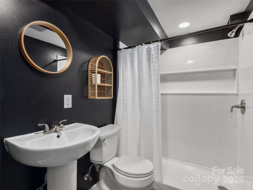 8 Bevlyn Drive, Asheville, NC 28803.  MLS# CAR4284640, YatesRealty ID 34228. 