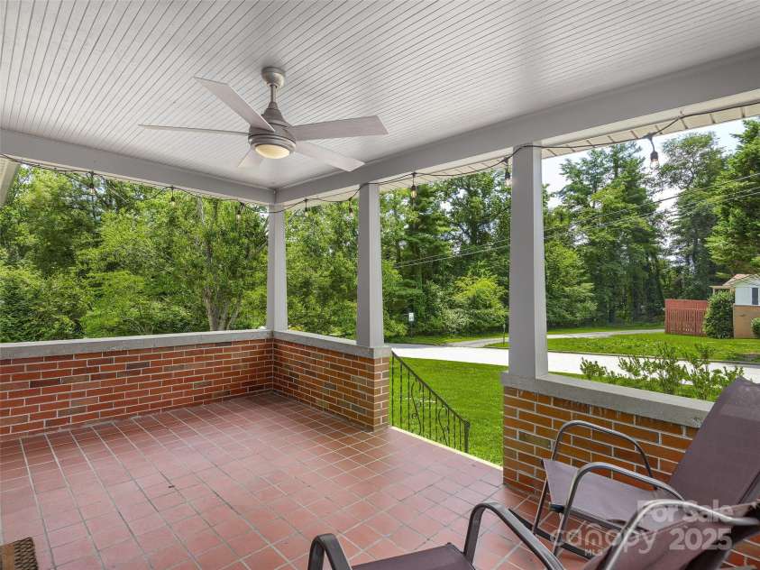 8 Bevlyn Drive, Asheville, NC 28803.  MLS# CAR4284640, YatesRealty ID 34228. 