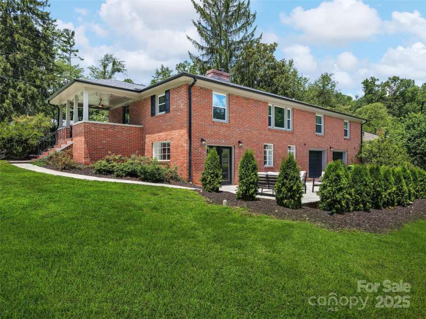 8 Bevlyn Drive, Asheville, NC 28803.  MLS# CAR4284640, YatesRealty ID 34228. 