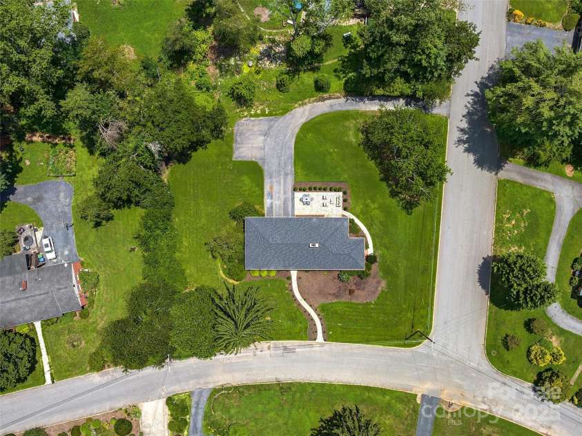 8 Bevlyn Drive, Asheville, NC 28803.  MLS# CAR4284640, YatesRealty ID 34228. 