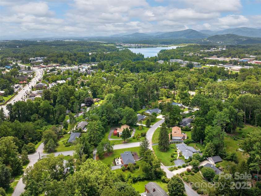 8 Bevlyn Drive, Asheville, NC 28803.  MLS# CAR4284640, YatesRealty ID 34228. 