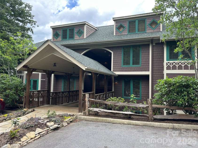 222 Creekside Way, Burnsville, NC 28714.  MLS# CAR4393294, YatesRealty ID 3423. 
