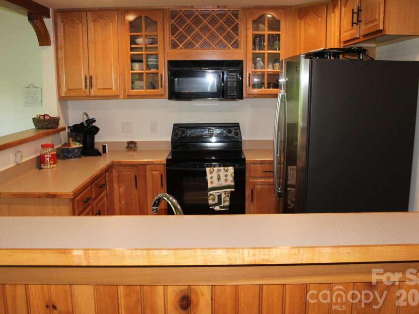 222 Creekside Way, Burnsville, NC 28714.  MLS# CAR4393294, YatesRealty ID 3423. 