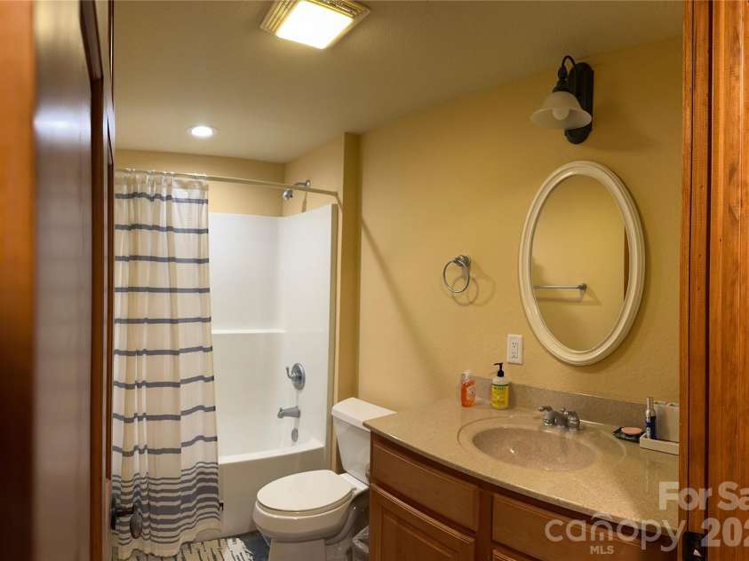 222 Creekside Way, Burnsville, NC 28714.  MLS# CAR4393294, YatesRealty ID 3423. 