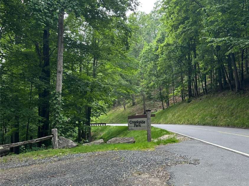 222 Creekside Way, Burnsville, NC 28714.  MLS# CAR4393294, YatesRealty ID 3423. 