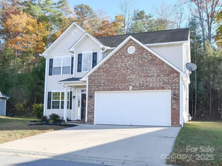 28 Stone River Drive, Asheville, NC 28804.  MLS# CAR4320915, YatesRealty ID 3423. 