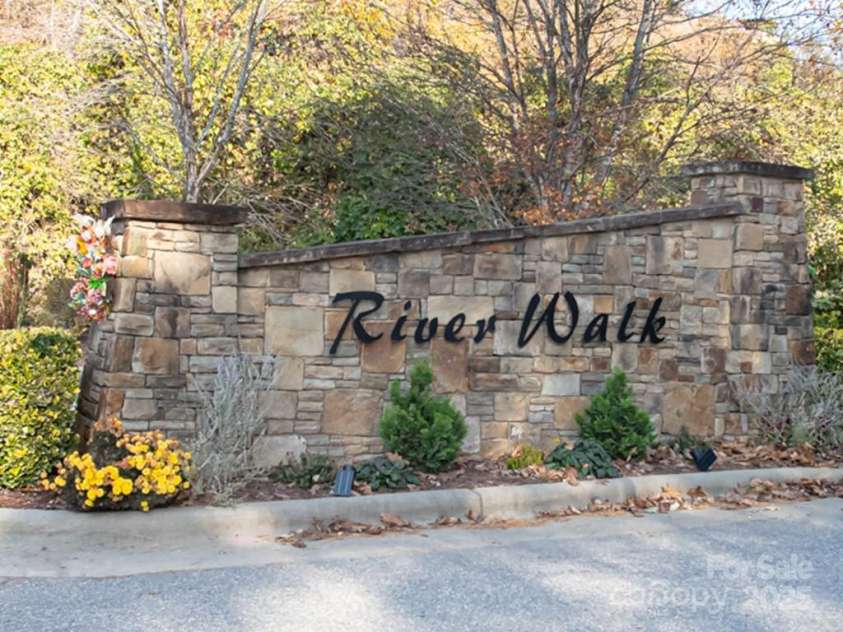 28 Stone River Drive, Asheville, NC 28804.  MLS# CAR4320915, YatesRealty ID 3423. 