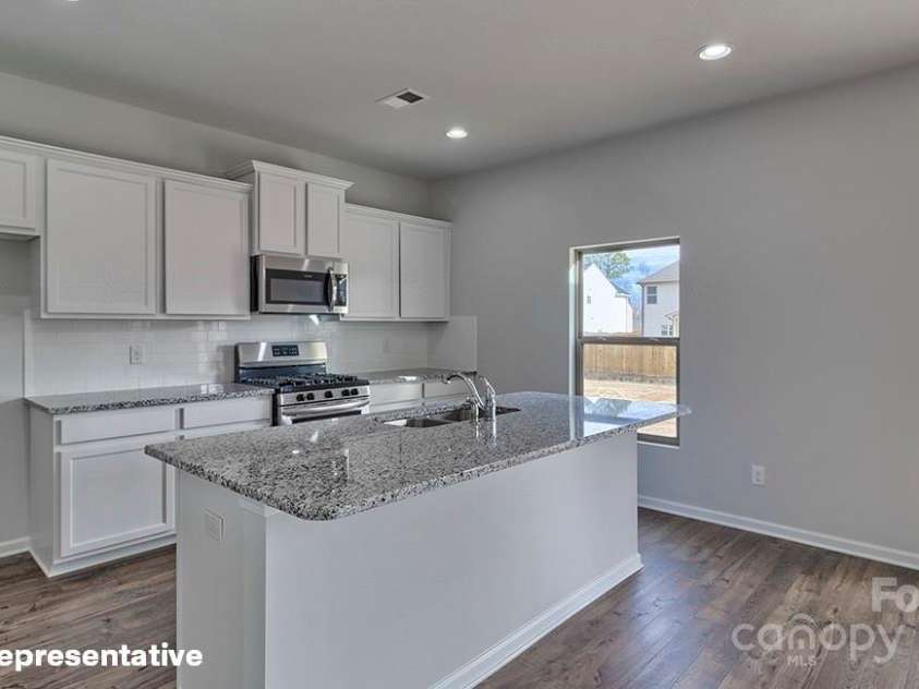 812 Candy Drive, Statesville, NC 28677.  MLS# CAR4239106, YatesRealty ID 3423. 