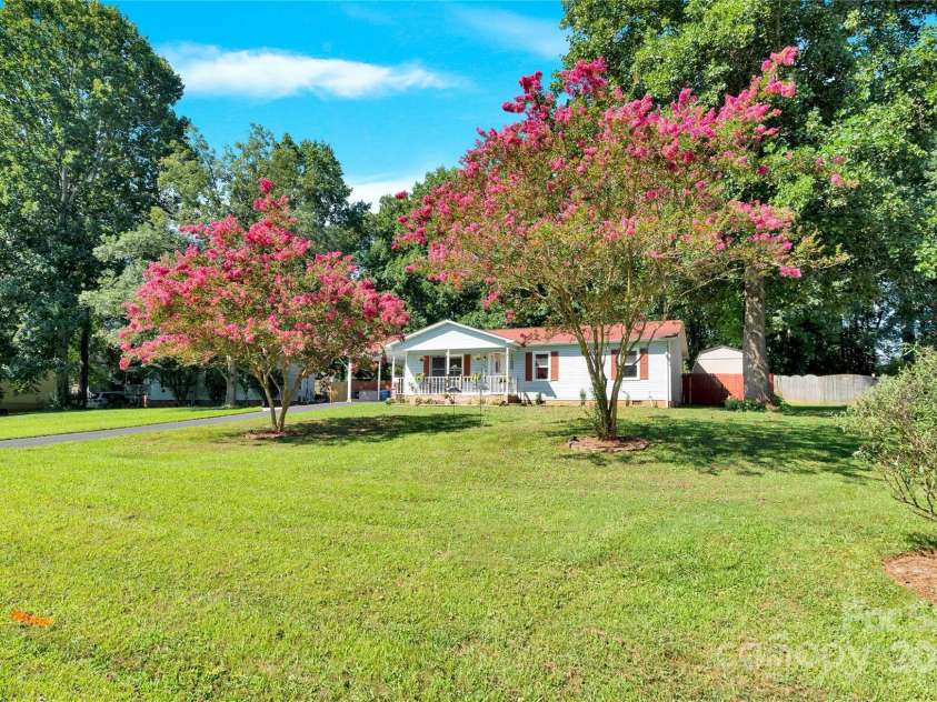 159 Bowman Road, Statesville, NC 28625.  MLS# CAR4286447, YatesRealty ID 34230. 
