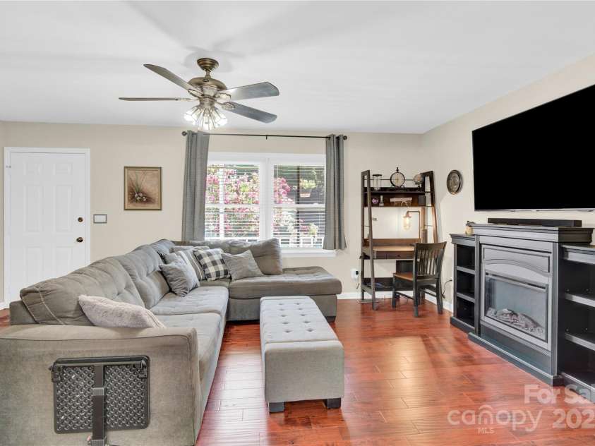 159 Bowman Road, Statesville, NC 28625.  MLS# CAR4286447, YatesRealty ID 34230. 