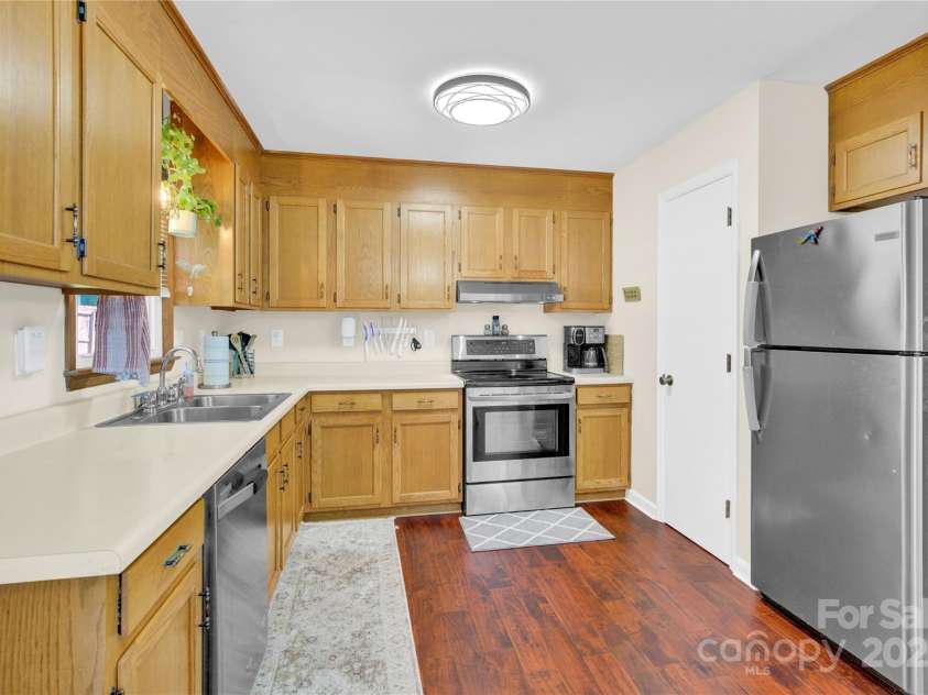 159 Bowman Road, Statesville, NC 28625.  MLS# CAR4286447, YatesRealty ID 34230. 