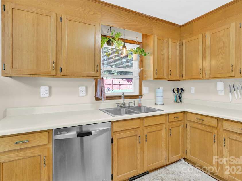 159 Bowman Road, Statesville, NC 28625.  MLS# CAR4286447, YatesRealty ID 34230. 