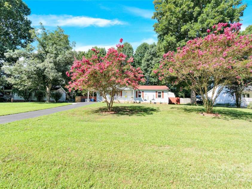 159 Bowman Road, Statesville, NC 28625.  MLS# CAR4286447, YatesRealty ID 34230. 