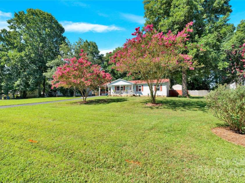 159 Bowman Road, Statesville, NC 28625.  MLS# CAR4286447, YatesRealty ID 34230. 