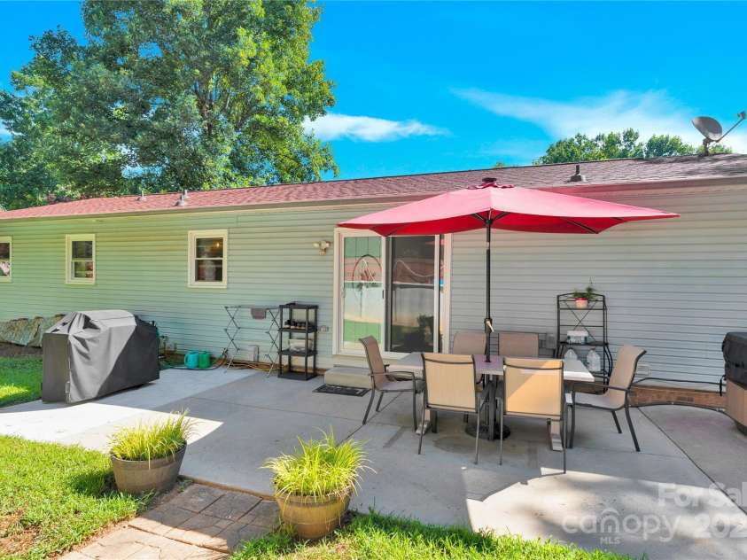 159 Bowman Road, Statesville, NC 28625.  MLS# CAR4286447, YatesRealty ID 34230. 