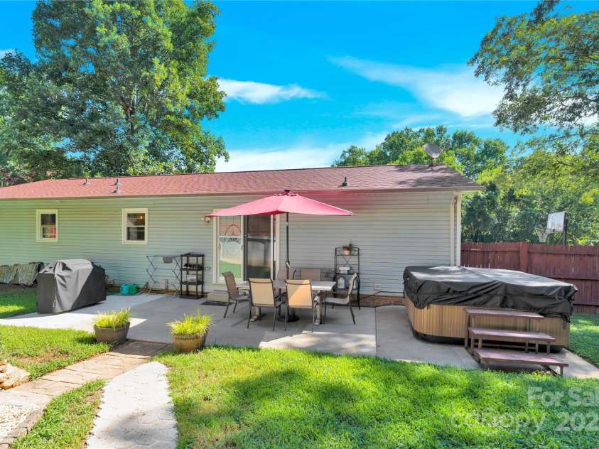 159 Bowman Road, Statesville, NC 28625.  MLS# CAR4286447, YatesRealty ID 34230. 
