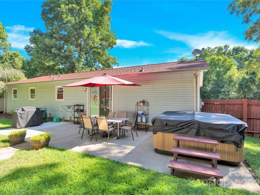 159 Bowman Road, Statesville, NC 28625.  MLS# CAR4286447, YatesRealty ID 34230. 