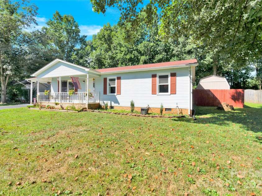 159 Bowman Road, Statesville, NC 28625.  MLS# CAR4286447, YatesRealty ID 34230. 