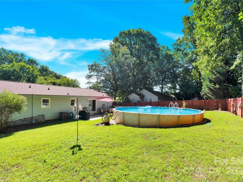 159 Bowman Road, Statesville, NC 28625.  MLS# CAR4286447, YatesRealty ID 34230. 