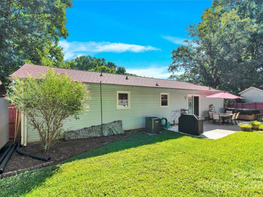 159 Bowman Road, Statesville, NC 28625.  MLS# CAR4286447, YatesRealty ID 34230. 