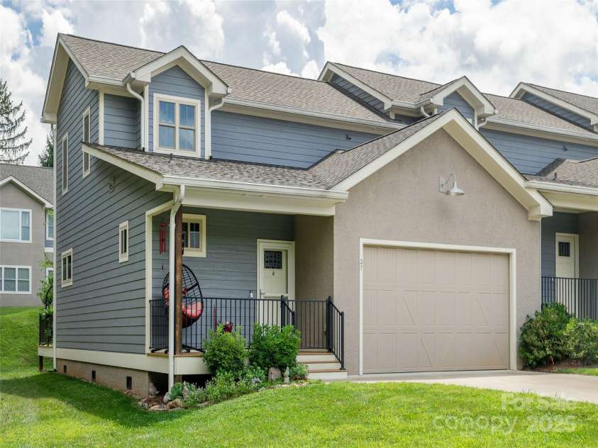 37 Thornes Lane, Asheville, NC 28805.  MLS# CAR4282627, YatesRealty ID 34231. 