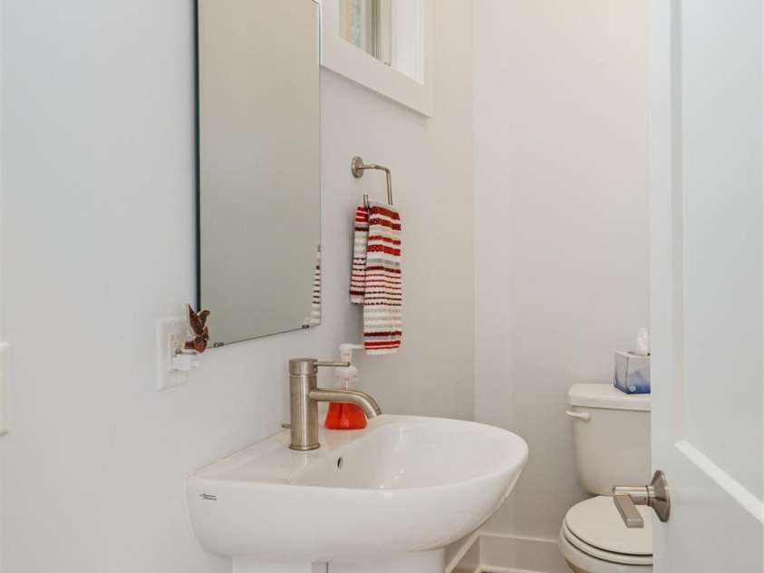 37 Thornes Lane, Asheville, NC 28805.  MLS# CAR4282627, YatesRealty ID 34231. 