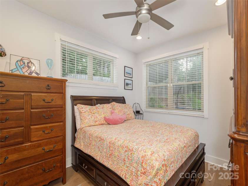 37 Thornes Lane, Asheville, NC 28805.  MLS# CAR4282627, YatesRealty ID 34231. 