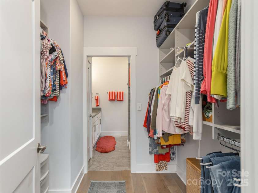 37 Thornes Lane, Asheville, NC 28805.  MLS# CAR4282627, YatesRealty ID 34231. 