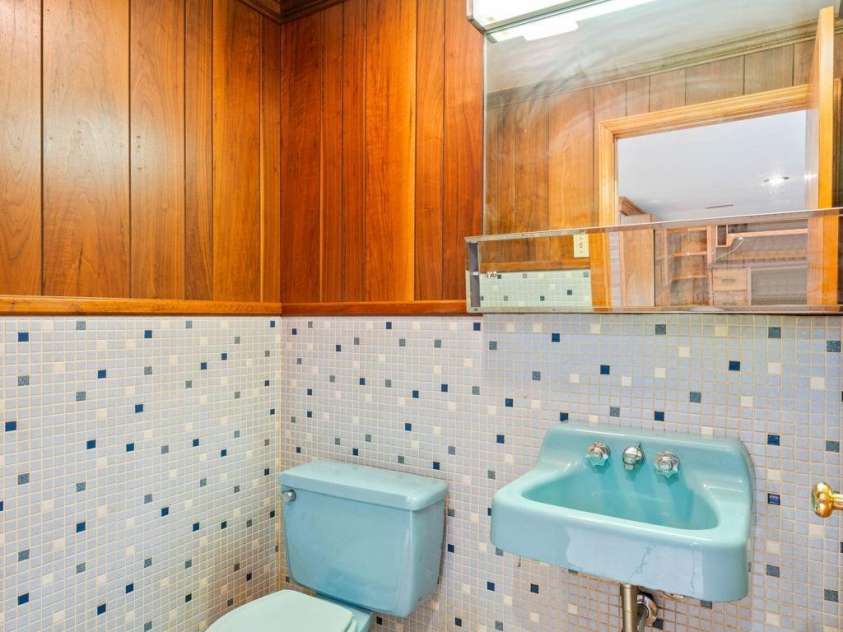 811 Katherine Avenue, Kings Mountain, NC 28086.  MLS# CAR4399194, YatesRealty ID 34231. 1/2 bath in den