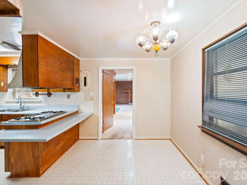 811 Katherine Avenue, Kings Mountain, NC 28086.  MLS# CAR4399194, YatesRealty ID 34231. Access to the den
