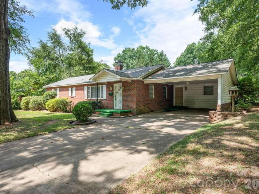 811 Katherine Avenue, Kings Mountain, NC 28086.  MLS# CAR4399194, YatesRealty ID 34231. Attached carport