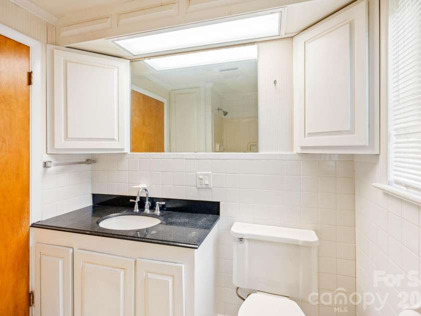 811 Katherine Avenue, Kings Mountain, NC 28086.  MLS# CAR4399194, YatesRealty ID 34231. Full bath view 2