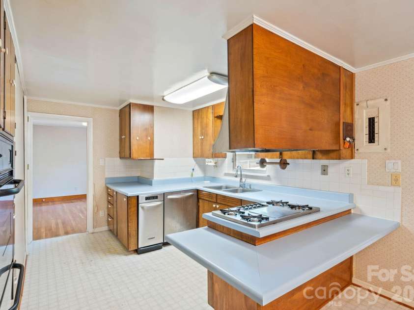 811 Katherine Avenue, Kings Mountain, NC 28086.  MLS# CAR4399194, YatesRealty ID 34231. Kitchen 