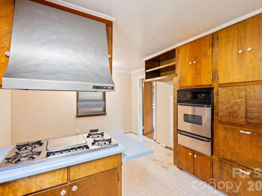 811 Katherine Avenue, Kings Mountain, NC 28086.  MLS# CAR4399194, YatesRealty ID 34231. Kitchen v