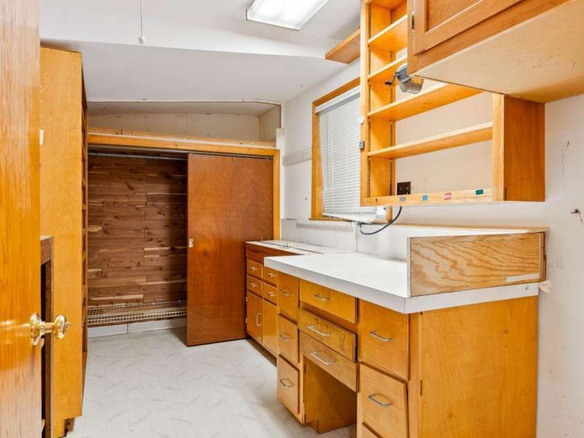 811 Katherine Avenue, Kings Mountain, NC 28086.  MLS# CAR4399194, YatesRealty ID 34231. Storage room in den