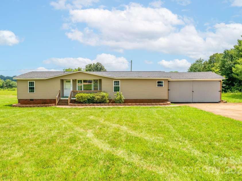599 Scotts Creek Road, Statesville, NC 28625.  MLS# CAR4276990, YatesRealty ID 34233. 