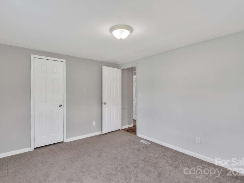 599 Scotts Creek Road, Statesville, NC 28625.  MLS# CAR4276990, YatesRealty ID 34233. 