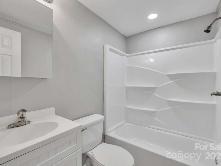 599 Scotts Creek Road, Statesville, NC 28625.  MLS# CAR4276990, YatesRealty ID 34233. 