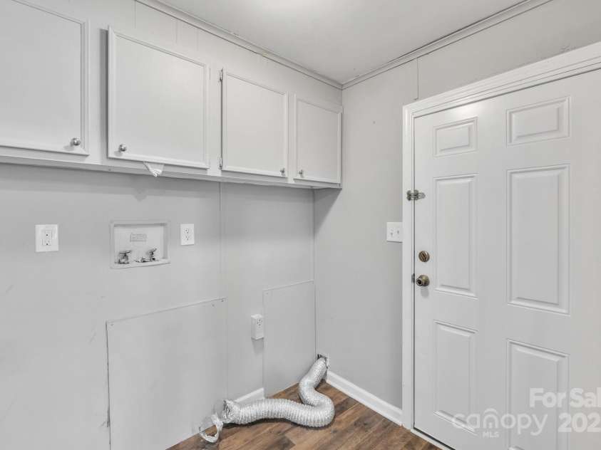 599 Scotts Creek Road, Statesville, NC 28625.  MLS# CAR4276990, YatesRealty ID 34233. 