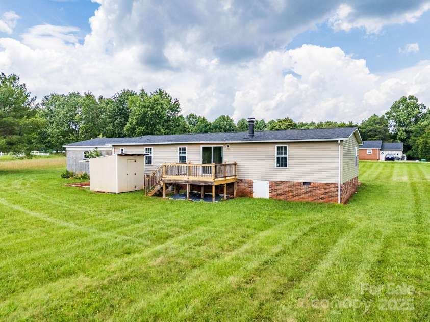 599 Scotts Creek Road, Statesville, NC 28625.  MLS# CAR4276990, YatesRealty ID 34233. 