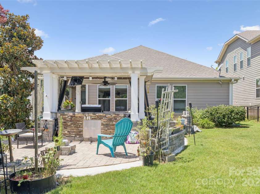 6055 Drave Lane, Fort Mill, SC 29715.  MLS# CAR4283078, YatesRealty ID 34234. Backyard Oasis