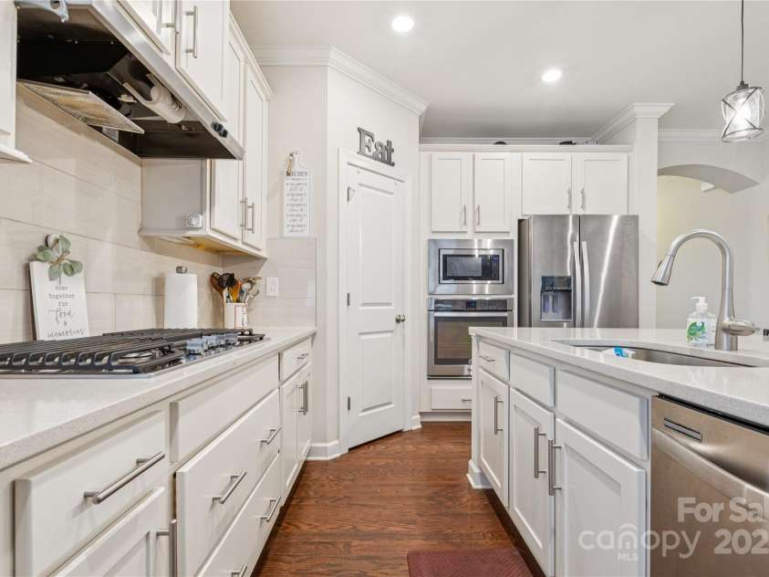 6055 Drave Lane, Fort Mill, SC 29715.  MLS# CAR4283078, YatesRealty ID 34234. Kitchen